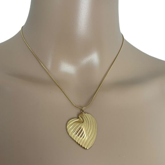 Heart Love Stripe Textured Pendant 18K Gold Plated Necklace Waterproof New